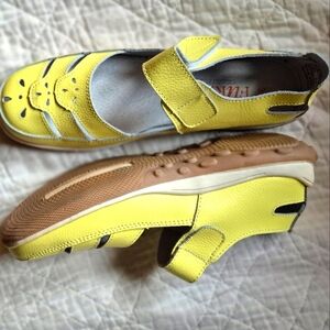 Yellow Lime Leather Walking Shoes